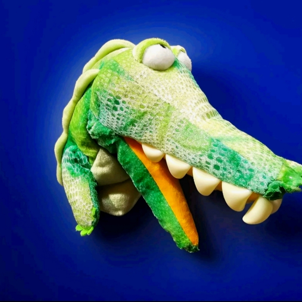 Manhattan Toy Puppet Green Crocodile Alligator Plastic Teeth EUC